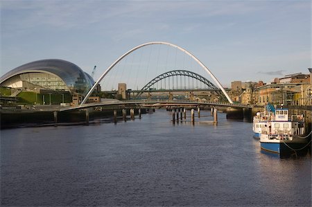 River Tyne with bridges and Sage Hall, Newcastle/Gateshead, Tyne and Wear, England, United Kingdom, Europe Foto de stock - Direito Controlado, Número: 841-05959701