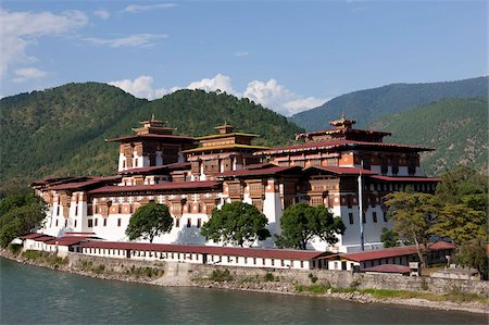 Punakha Dzong located at the junction of the Mo Chhu (Mother River) and Pho Chhu (Father River) in the Punakha Valley, Bhutan, Asia Foto de stock - Con derechos protegidos, Código: 841-05959756