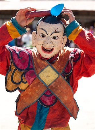 Clown avec des pénis en bois sculpté sur sa tête divertissante de la foule à la Tamshing Phala Choepa Tsechu, près de Jakar, Bumthang, Bhoutan, Asie Photographie de stock - Rights-Managed, Code: 841-05959786