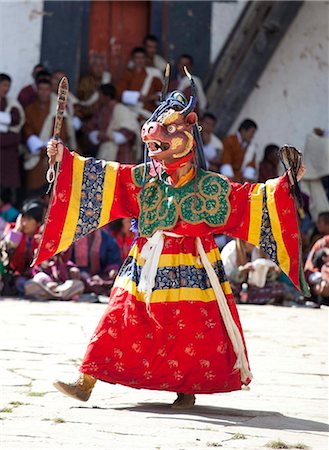 red valley - Moines bouddhistes spectacle danse masquée pendant le Gangtey Tsechu à Gangte Goemba, gaudart, vallée de Phobjikha, Bhoutan, Asie Photographie de stock - Rights-Managed, Code: 841-05959809