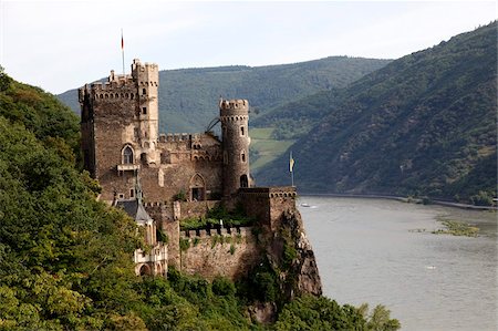 Rheinstein Castle near Trechtingshausen, Rhine Valley, Rhineland-Palatinate, Germany, Europe Foto de stock - Con derechos protegidos, Código: 841-05959924