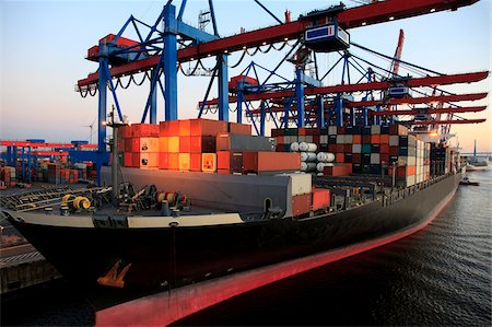 Container ship in port of Hamburg, Germany, Europe Foto de stock - Con derechos protegidos, Código: 841-05959985