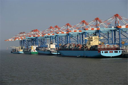 Vessels at container terminal, Bremerhaven, Bremen, Germany, Europe Stock Photo - Rights-Managed, Code: 841-05959990