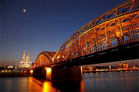 Pont Hohenzollern au fil du Rhin et de la cathédrale de Cologne, Rhénanie du Nord Westphalie, Allemagne, Europe Photographie de stock - Rights-Managed, Code: 841-05960099