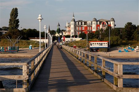 Pier, Baltic Sea spa of Zinnowitz, Usedom, Mecklenburg-Western Pomerania, Germany, Europe Stock Photo - Rights-Managed, Code: 841-05960186
