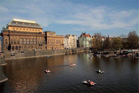 National Theatre and the River Vltava, Prague, Czech Republic, Europe Foto de stock - Con derechos protegidos, Código: 841-05960259