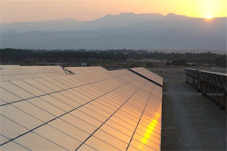 solarenergie - Champ de panneaux solaires au lever du soleil Kibbutz Ketura, vallée de l'Arava, Israël, Moyen-Orient Photographie de stock - Rights-Managed, Code: 841-05960575