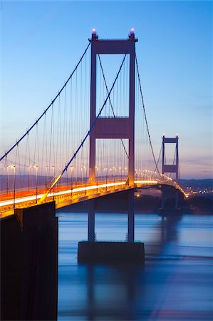 Severn Estuary and First Severn Bridge, near Chepstow, South Wales, Wales, United Kingdom, Europe Foto de stock - Con derechos protegidos, Código: 841-05960628