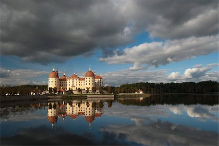 simsearch:841-06033682,k - Baroque Moritzburg Castle and reflections in lake, Moritzburg, Sachsen, Germany, Europe Stock Photo - Rights-Managed, Code: 841-05960735