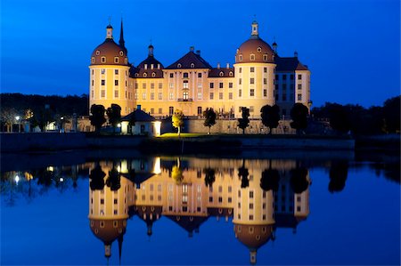 simsearch:841-09194601,k - Baroque Moritzburg Castle and reflections in lake at twilight, Moritzburg, Sachsen, Germany, Europe Foto de stock - Con derechos protegidos, Código: 841-05960738