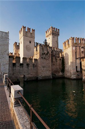 scaliger castle - Castello Scaligero, Sirmione, Lago di Garda (Lake Garda), Lombardy, Italy, Europe Foto de stock - Con derechos protegidos, Código: 841-05960769