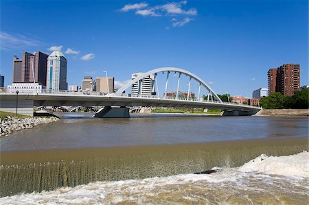 Toits de la ville et le pont de la rue principale sur la rivière Scioto, Columbus, Ohio, États-Unis d'Amérique, l'Amérique du Nord Photographie de stock - Rights-Managed, Code: 841-05961559