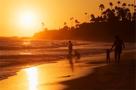 family beach sunset - Laguna Beach, Orange County, California, United States of America, North America Stock Photo - Rights-Managed, Code: 841-05961635