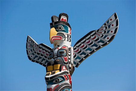 raffiniert - Oben ein Totempfahl, Stanley Park, Vancouver, British Columbia, Kanada, Nordamerika Stockbilder - Lizenzpflichtiges, Bildnummer: 841-05961701