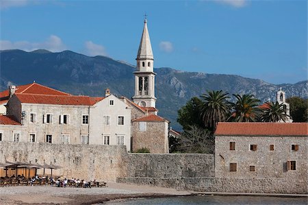 st john's church - Budva fortified old town on the Adriatic coast with the tower of St. John's Church and Budva beach, Budva, Montenegro, Europe Foto de stock - Direito Controlado, Número: 841-05961820