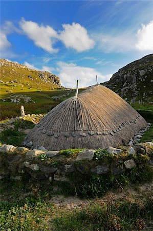 reconstruyendo - Maison de l'âge du fer Bosta, Great Bernera Iron Age Village, Isle of Lewis, Western Isles, Écosse, Royaume-Uni, Europe Photographie de stock - Rights-Managed, Code: 841-05961881