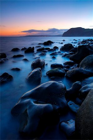 dorset - Obscurité se referme sur les roches de l'ouest à Seatown, Dorset, Angleterre, Royaume-Uni, Europe Photographie de stock - Rights-Managed, Code: 841-05962000