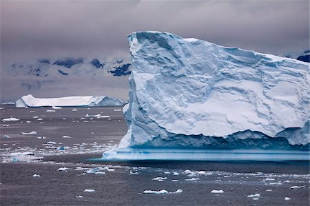 simsearch:841-07080930,k - Magnificent icebergs in a cloud filled Antarctic Peninsula, Antarctica, Polar Regions Stock Photo - Rights-Managed, Code: 841-05962303