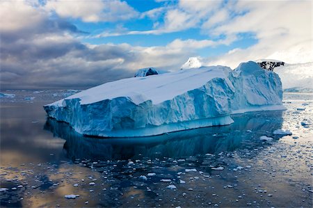 simsearch:841-07083581,k - Énorme iceberg à la dérive au large des péninsule de l'Antarctique, l'Antarctique, les régions polaires Photographie de stock - Rights-Managed, Code: 841-05962353