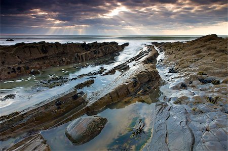 simsearch:841-05959734,k - Entaille et des corniches sous un ciel nuageux, Sandymouth Beach, Cornwall, Angleterre, Royaume-Uni, Europe Photographie de stock - Rights-Managed, Code: 841-05962456