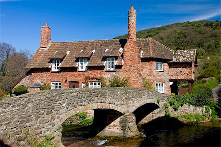 simsearch:841-07590332,k - Packhorse bridge and cottage in the village of Allerford, Exmoor National Park, Somerset, England, United Kingdom, Europe Foto de stock - Con derechos protegidos, Código: 841-05962497