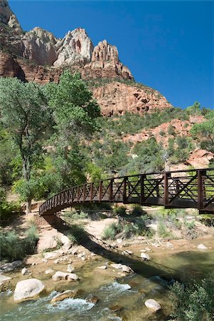 simsearch:841-05962723,k - The Virgin River, foot bridge to access the Emerald Pools, Zion National Park, Utah, United States of America, North America Foto de stock - Con derechos protegidos, Código: 841-05962739