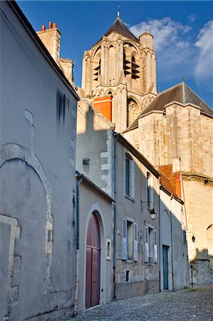 simsearch:841-06034399,k - Looking down a street towards St. Etienne cathedral, UNESCO World Heritage Site, Bourges, Cher, Centre, France, Europe Foto de stock - Con derechos protegidos, Código: 841-06034272