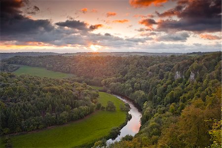 river wye - Looking down on the River Wye from Symonds Yat rock, Herefordshire, England, United Kingdom, Europe Stock Photo - Rights-Managed, Code: 841-06034299
