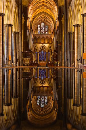 Suchen Sie die Schriftart und nach unten das Hauptschiff der Kathedrale von Salisbury, Wiltshire, England, Vereinigtes Königreich, Europa Stockbilder - Lizenzpflichtiges, Bildnummer: 841-06034380