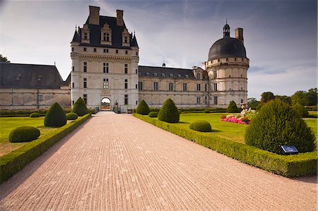 formal garden path - Chateau de Valencay, Valencay, Indre, Loire Valley, France, Europe Stock Photo - Rights-Managed, Code: 841-06034381