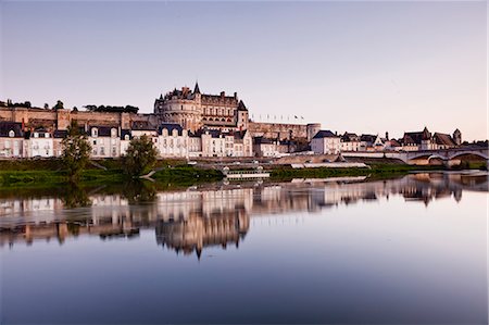 Surplombant la Loire vers la ville et le château d'Amboise, patrimoine mondial de l'UNESCO, Amboise, Indre-et-Loire, vallée de la Loire, Centre, France, Europe Photographie de stock - Rights-Managed, Code: 841-06034398