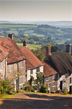 The famous cobbled street of Gold Hill in Shaftesbury, Dorset, England, United Kingdom, Europe Foto de stock - Con derechos protegidos, Código: 841-06034400