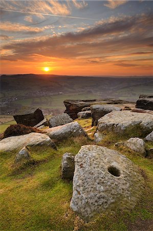 simsearch:841-06033147,k - Sunset over millstones, Froggatt and Curbar Edge, Peak District National Park, Derbyshire, England, United Kingdom, Europe Foto de stock - Con derechos protegidos, Código: 841-06034429