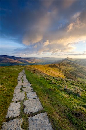 derbyshire - The Great Ridge pathway, Mam Tor, Hope Valley, Castleton, Peak District National Park, Derbyshire, England, United Kingdom, Europe Foto de stock - Con derechos protegidos, Código: 841-06034452