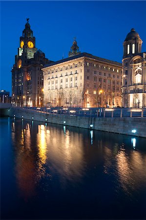 Royal Liver Building at dusk, Pier Head, UNESCO World Heritage Site, Liverpool, Merseyside, England, United Kingdom, Europe Foto de stock - Con derechos protegidos, Código: 841-06034463