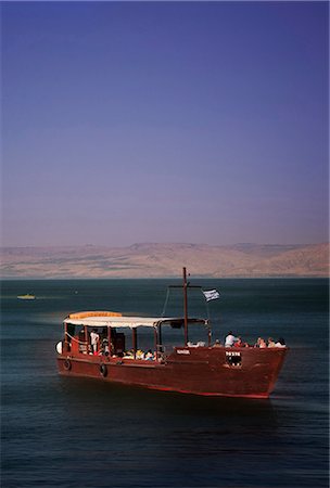 Bateau touristique sur le lac de Tibériade, la mer de Galilée, Israël du Nord, Israël, Moyen-Orient Photographie de stock - Rights-Managed, Code: 841-06030383