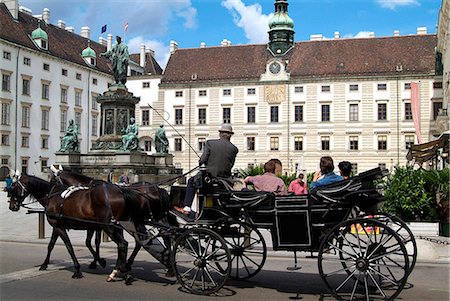 Horse-drawn carriage at the Hofburg, Vienna, Austria, Europe Foto de stock - Con derechos protegidos, Código: 841-06030478