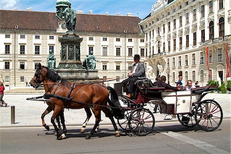 Horse-drawn carriage at the Hofburg, UNESCO World Heritage Site, Vienna, Austria, Europe Foto de stock - Con derechos protegidos, Código: 841-06030492