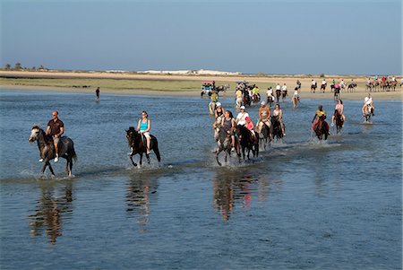 djerba island - Touristes à cheval près de Sidi Garous, île de Djerba, en Tunisie, l'Afrique du Nord, Afrique Photographie de stock - Rights-Managed, Code: 841-06030530