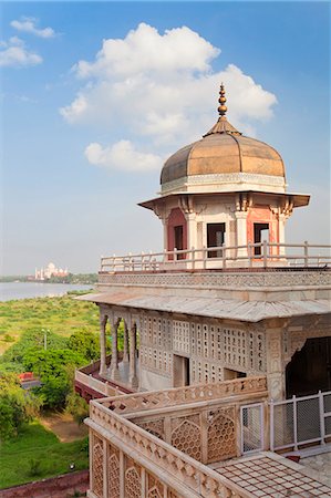 Taj Mahal, UNESCO World Heritage Site, across the Jumna (Yamuna) River from the Red Fort, Agra, Uttar Pradesh state, India, Asia Stock Photo - Rights-Managed, Code: 841-06031249