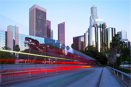 The 110 Harbour Freeway and Downtown Los Angeles skyline, Los Angeles, California, United States of America, North America Foto de stock - Con derechos protegidos, Código: 841-06031308