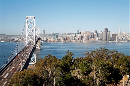 simsearch:841-06031327,k - Oakland Bay Bridge and city skyline, San Francisco, California, United States of America, North America Foto de stock - Direito Controlado, Número: 841-06031326