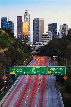 señales de tráfico - Pasadena Freeway (CA Highway 110) leading to Downtown Los Angeles, California, United States of America, North America Foto de stock - Con derechos protegidos, Código: 841-06031358