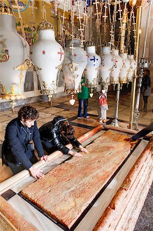 Church of the Holy Sepulchre with crosses and lanterns, the Stone of the Unction, Christian Quarter, Old City, Jerusalem, Israel, Middle East Foto de stock - Con derechos protegidos, Código: 841-06031394