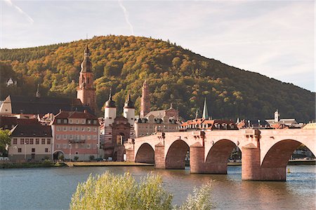 río nécar - The Alte Brucke (Old Bridge) in Old Town, Heidelberg, Baden-Wurttemberg, Germany, Europe Foto de stock - Con derechos protegidos, Código: 841-06031413