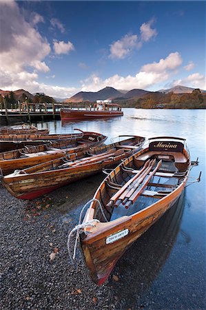 rowing boat - Wooden rowing boats on Derwent Water, Keswick, Lake District National Park, Cumbria, England, United Kingdom, Europe Foto de stock - Con derechos protegidos, Código: 841-06031556