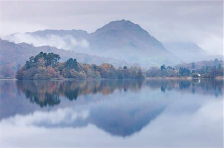 simsearch:841-06031547,k - Mist hangs over the lake and island at Grasmere with Helm Crag beyond, Lake District, Cumbria, England, United Kingdom, Europe Stock Photo - Rights-Managed, Code: 841-06031568
