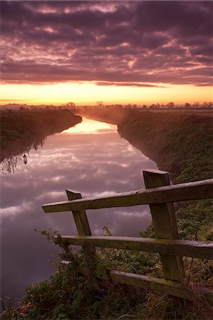 Sunrise over the River Brue near Glastonbury, Somerset Levels, Somerset, England, United Kingdom, Europe Foto de stock - Con derechos protegidos, Código: 841-06031571