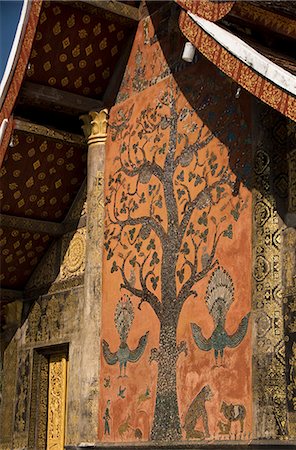 Flame tree mosaic on back wall, main temple, Wat Xieng Thong, UNESCO World Heritage Site, Luang Prabang, Laos, Indochina, Southeast Asia, Asia Foto de stock - Direito Controlado, Número: 841-06031633