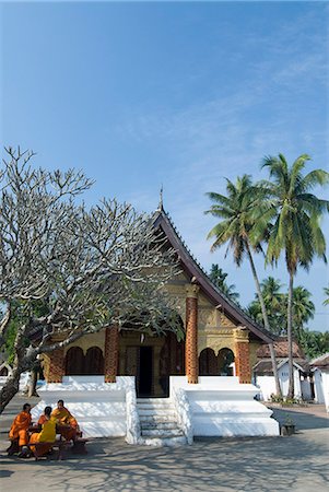 simsearch:841-05796458,k - Young monks studying, Wat Si Bun Heuang, Luang Prabang, Laos, Indochina, Southeast Asia, Asia Stock Photo - Rights-Managed, Code: 841-06031666